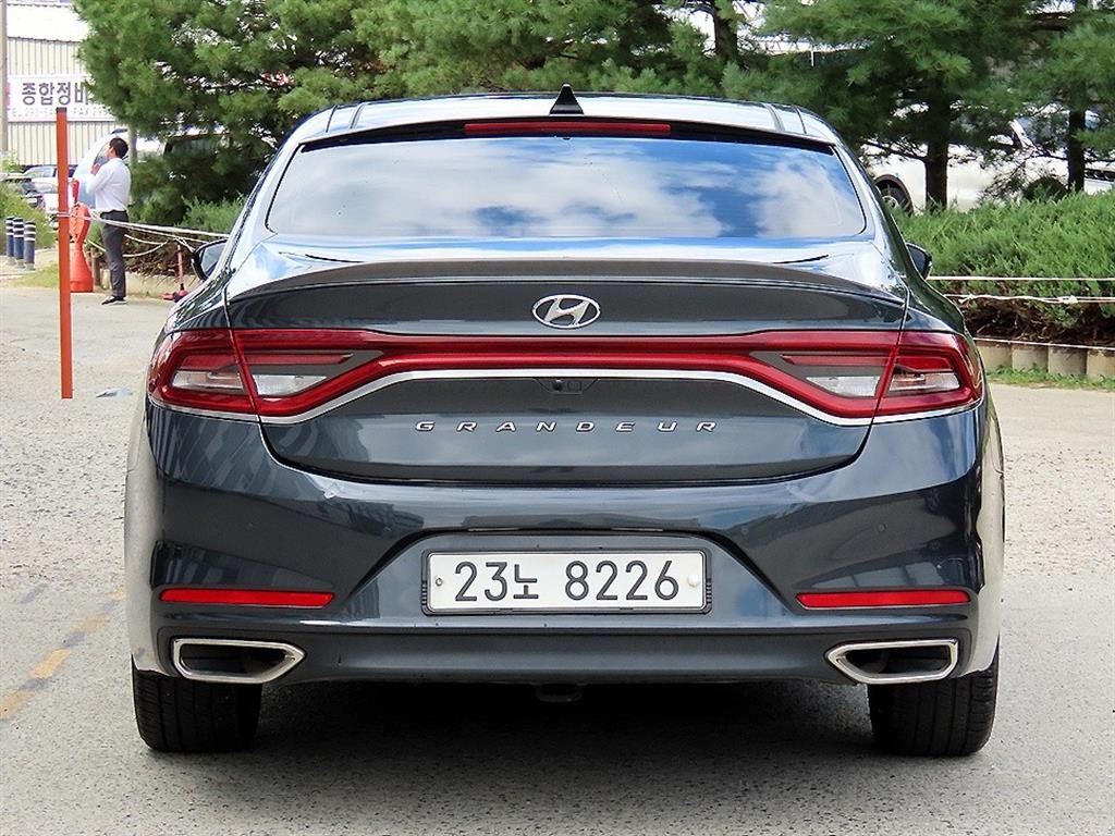 현대 그랜저 그랜저 IG 2.2 VGT 프리미엄 스페셜 이미지 4