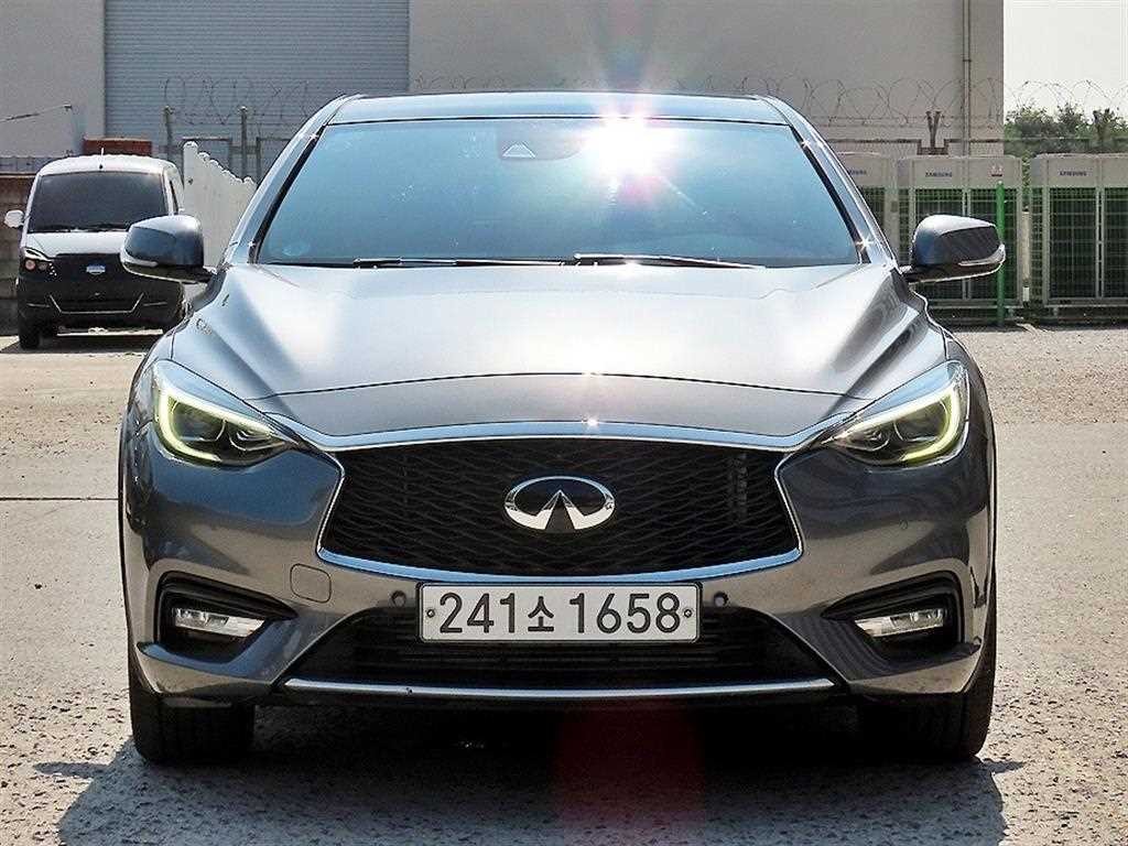 인피니티 Q Q30 2.0 에센셜 이미지 1