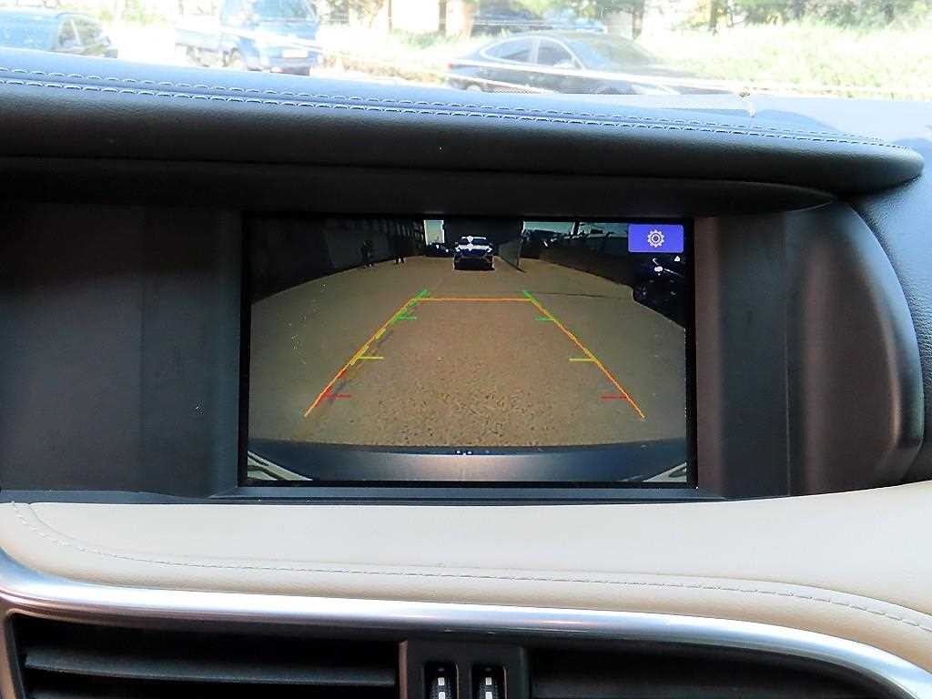 인피니티 Q Q30 2.0 에센셜 이미지 14