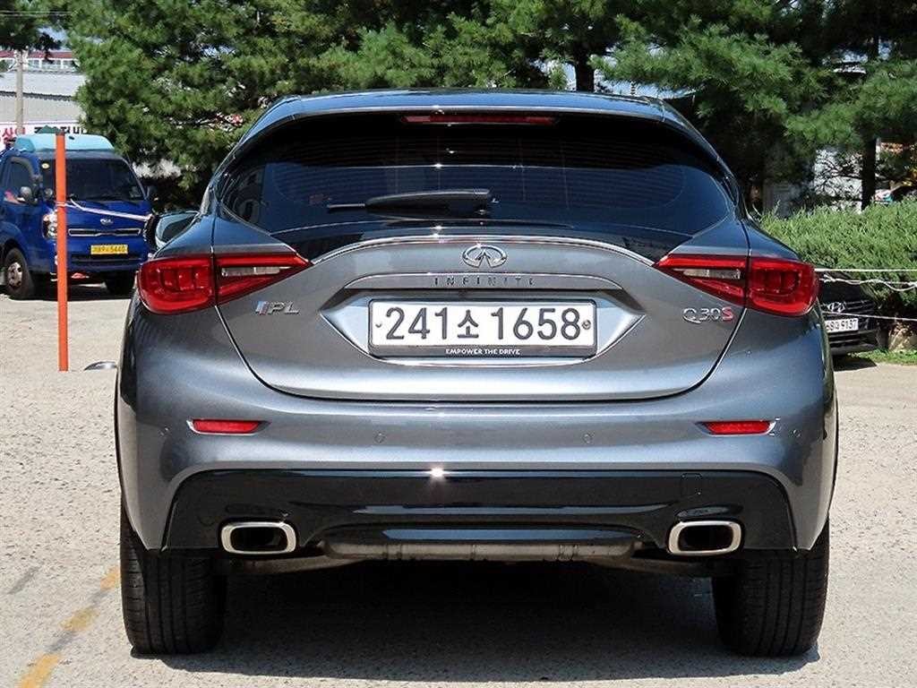 인피니티 Q Q30 2.0 에센셜 이미지 4