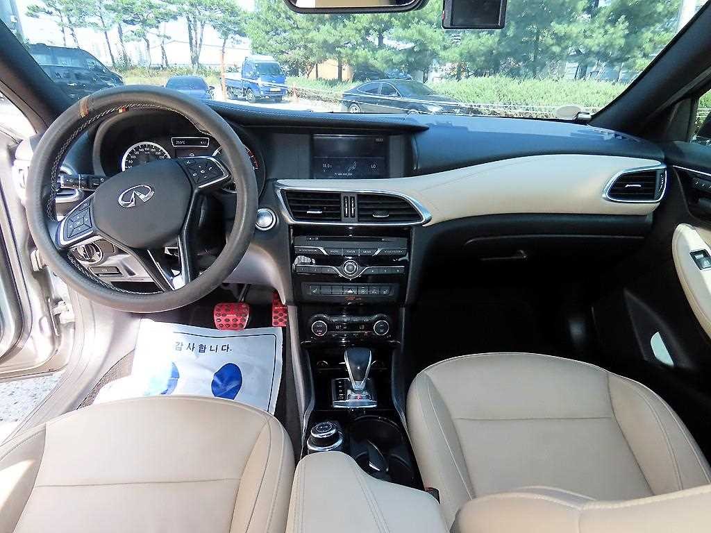 인피니티 Q Q30 2.0 에센셜 이미지 7