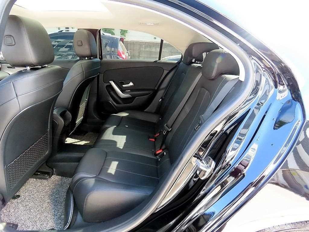 벤츠 A 클래스 A클래스 W177 A220 세단 이미지 6