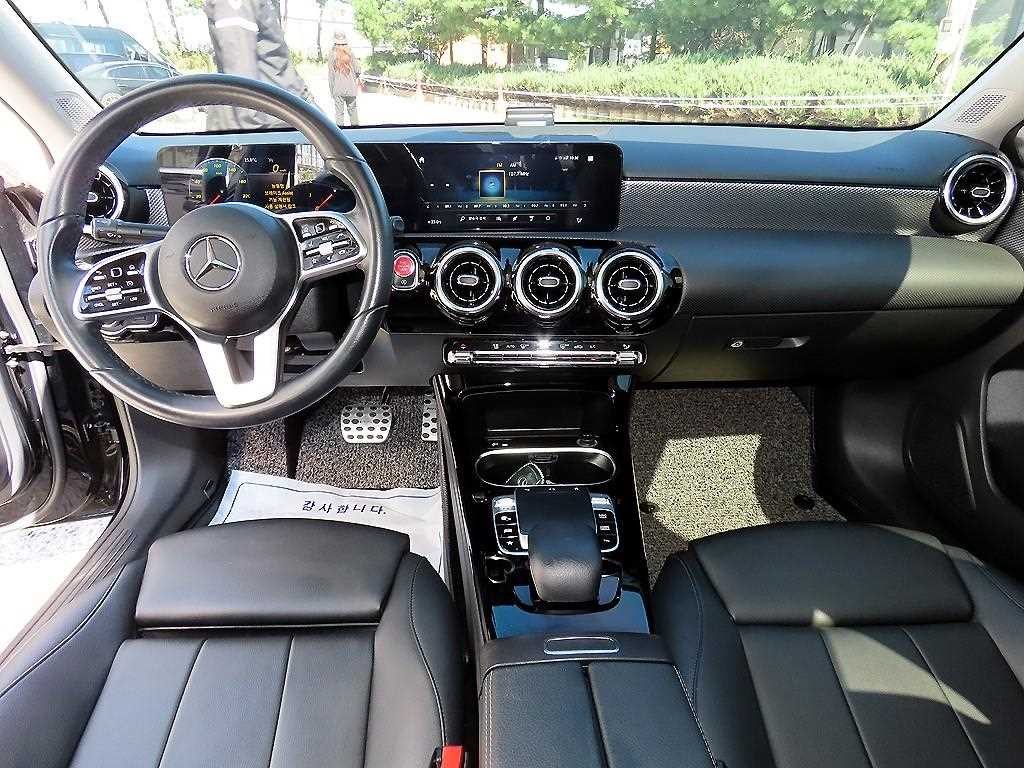 벤츠 A 클래스 A클래스 W177 A220 세단 이미지 7