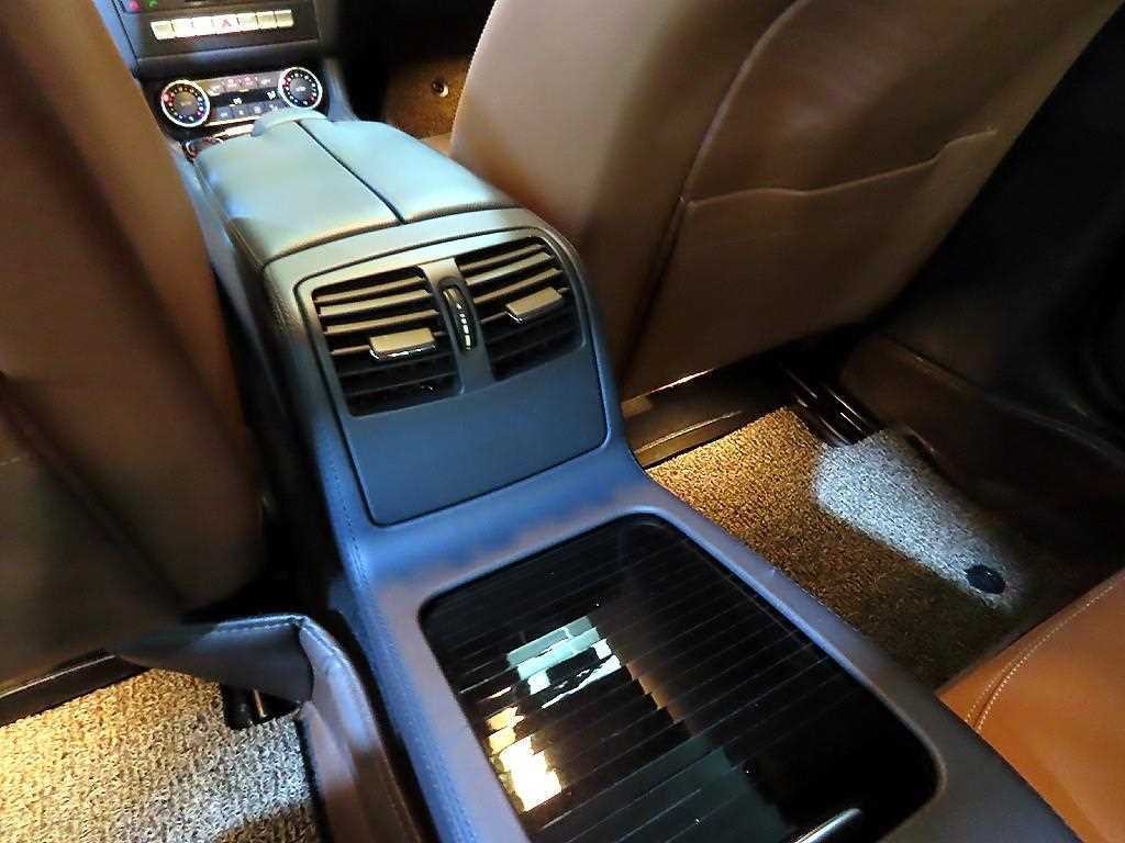 벤츠 CLS 클래스 CLS클래스 W218 CLS 250 d 4MATIC AMG Line 이미지 16