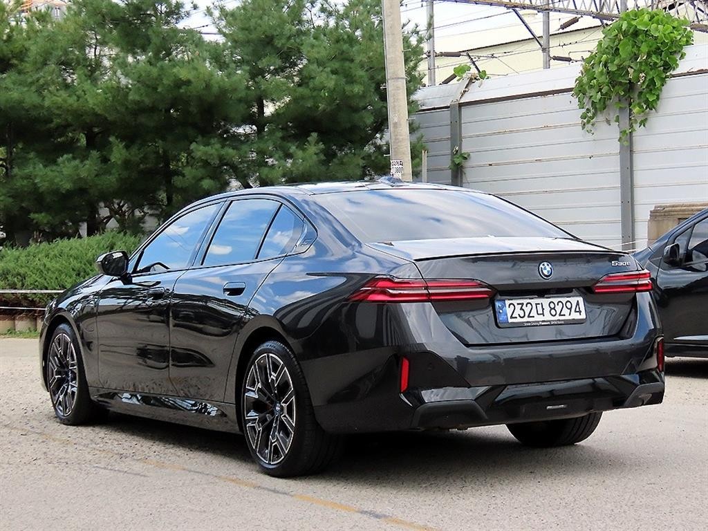 BMW 5시리즈 5시리즈 (G60) 530e M 스포츠 프로 이미지 3