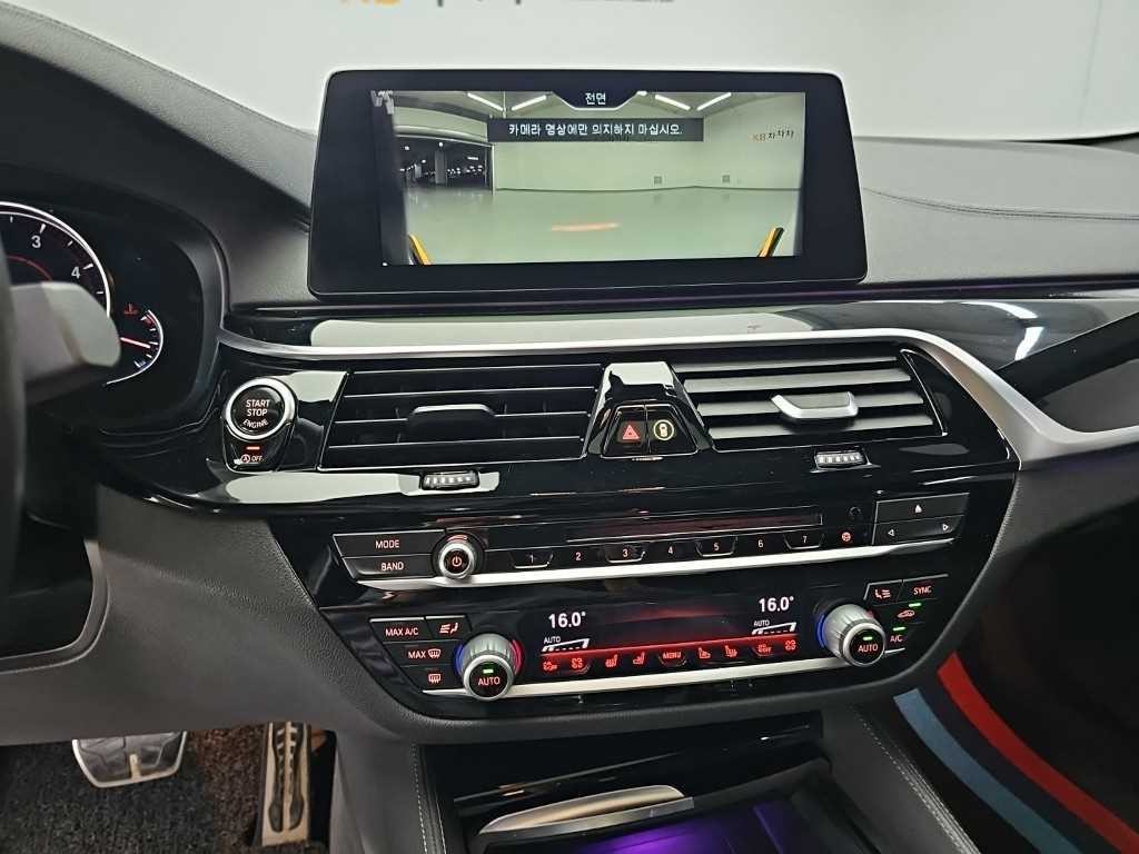 BMW 5시리즈 5시리즈 (G30) 520d M 스포츠 플러스 이미지 10