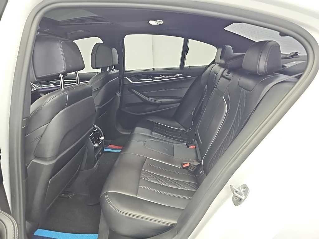 BMW 5시리즈 5시리즈 (G30) 520d M 스포츠 플러스 이미지 12