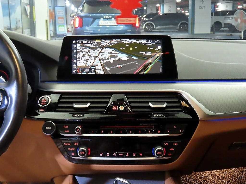 BMW 5시리즈 5시리즈 (G30) 520d M 스포츠 플러스 이미지 10