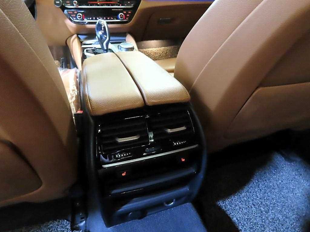 BMW 5시리즈 5시리즈 (G30) 520d M 스포츠 플러스 이미지 15