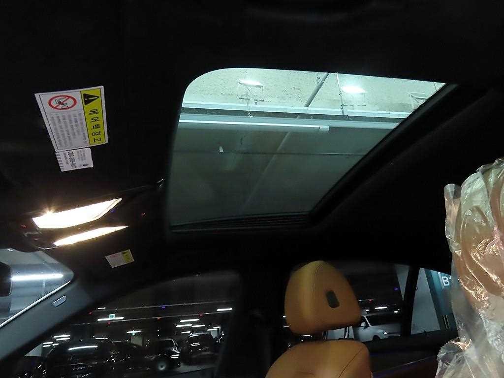 BMW 5시리즈 5시리즈 (G30) 520d M 스포츠 플러스 이미지 16
