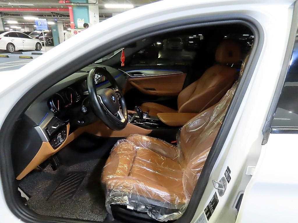 BMW 5시리즈 5시리즈 (G30) 520d M 스포츠 플러스 이미지 5