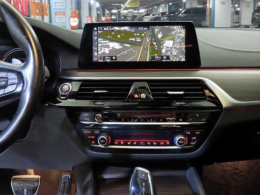 BMW 5시리즈 5시리즈 (G30) 530i xDrive M 스포츠 플러스 이미지 11