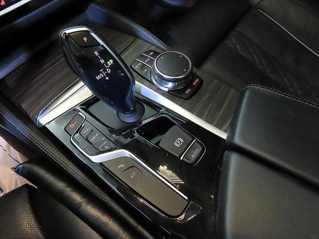 BMW 5시리즈 5시리즈 (G30) 530i xDrive M 스포츠 플러스 이미지 12