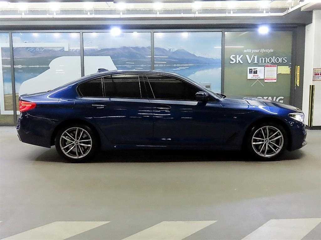 BMW 5시리즈 5시리즈 (G30) 530i xDrive M 스포츠 플러스 이미지 3