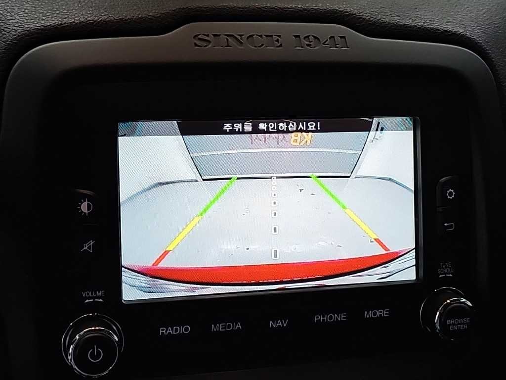 지프 레니게이드 2.0 디젤 리미티드 AWD 이미지 15