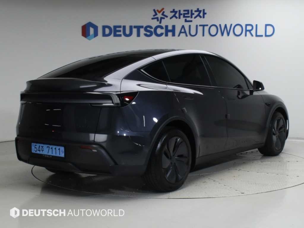 테슬라 모델 Y 프리미엄 롱 레인지 이미지 2