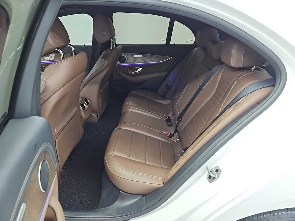 벤츠 E 클래스 E-클래스 W213 E220d 4MATIC 익스클루시브 이미지 12