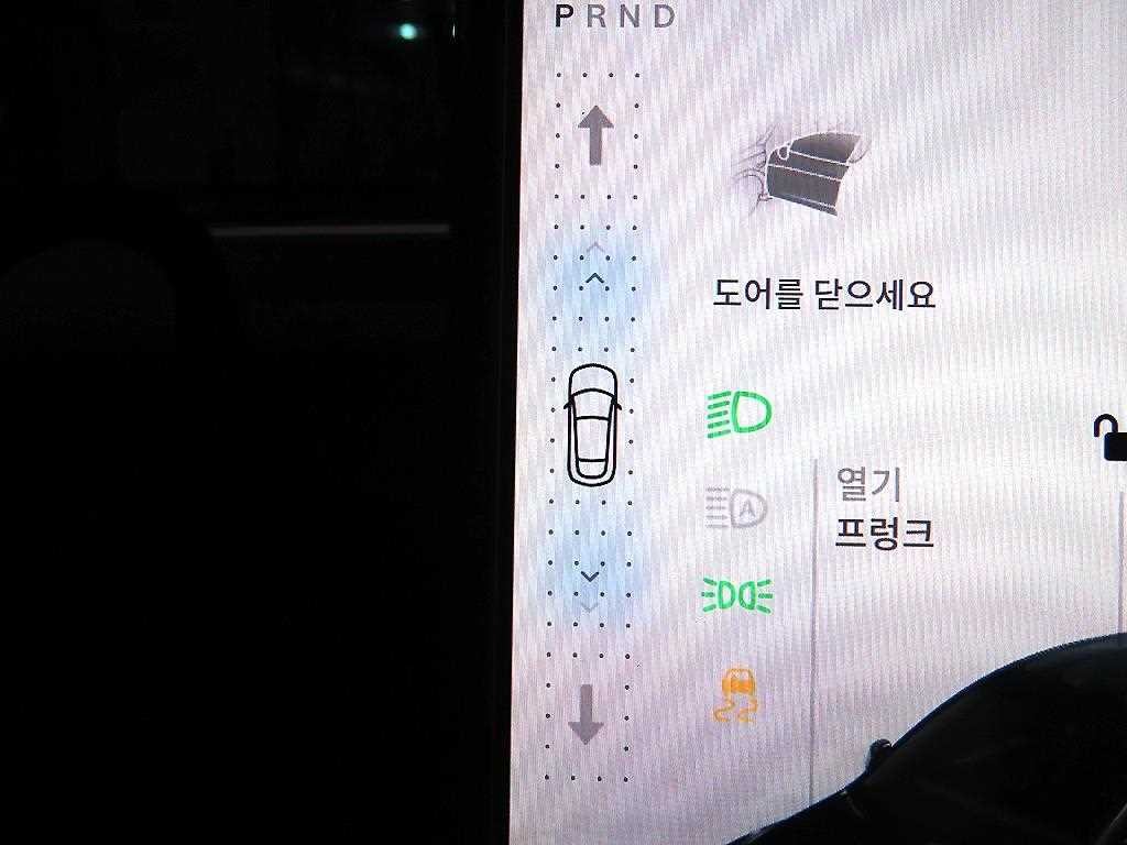 테슬라 모델 Y 프리미엄 RWD 이미지 12