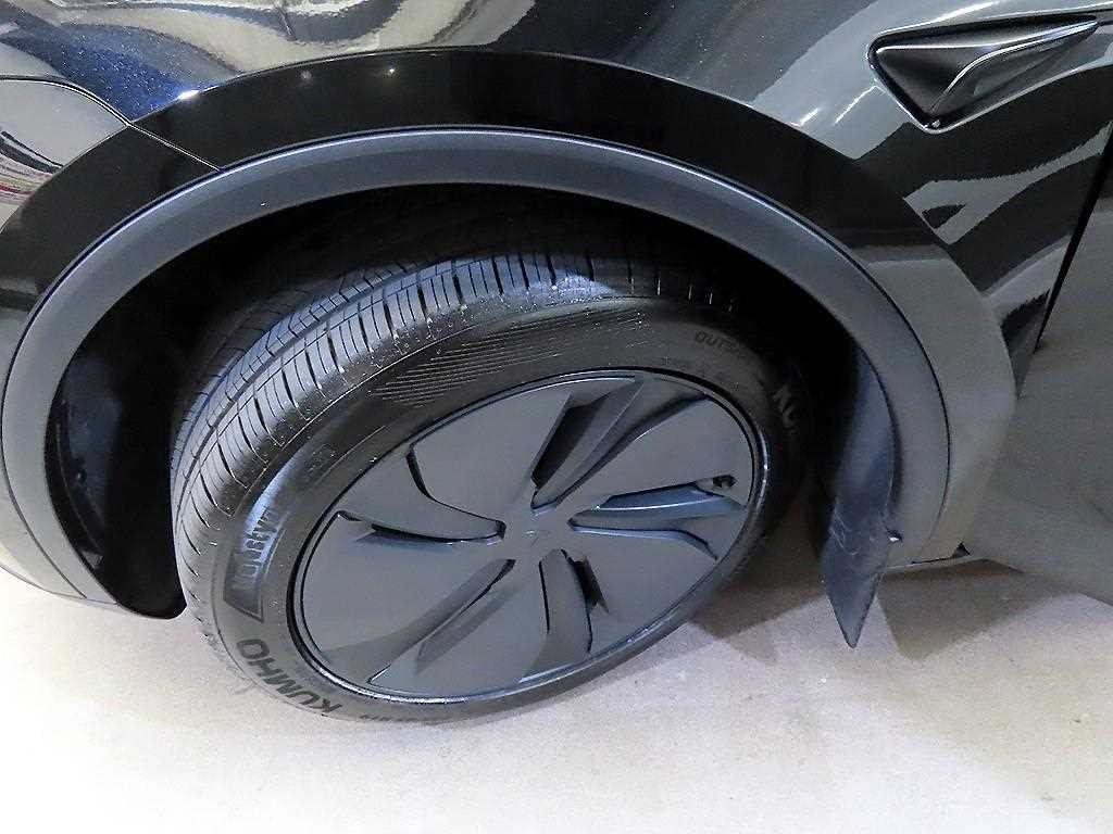 테슬라 모델 Y 프리미엄 RWD 이미지 20