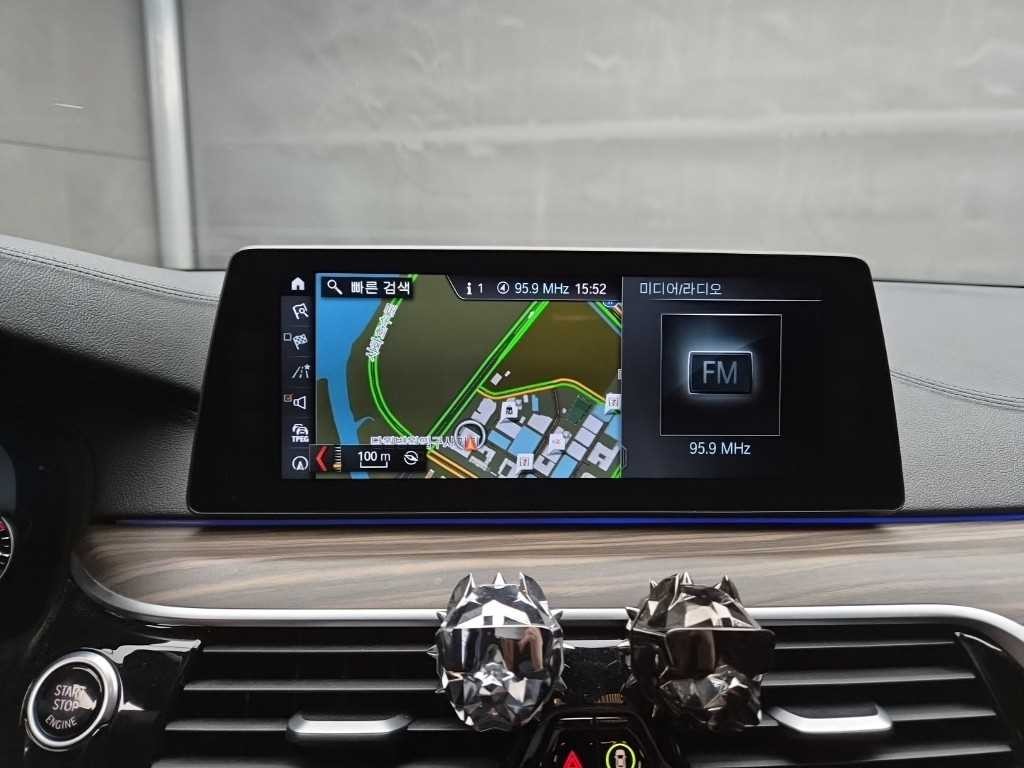 BMW 5시리즈 5시리즈 (G30) 520d M 스포츠 플러스 이미지 13