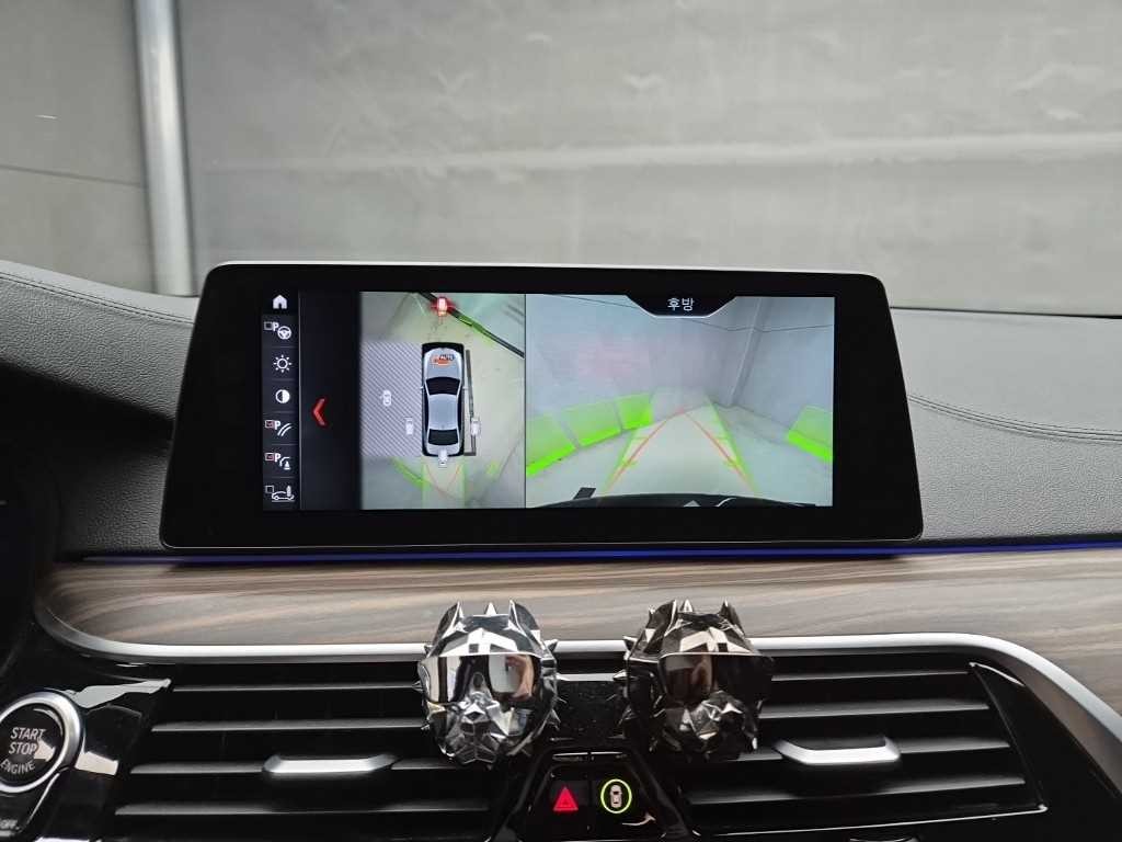 BMW 5시리즈 5시리즈 (G30) 520d M 스포츠 플러스 이미지 14