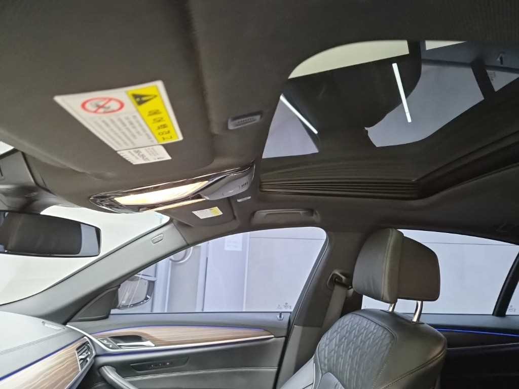 BMW 5시리즈 5시리즈 (G30) 520d M 스포츠 플러스 이미지 15