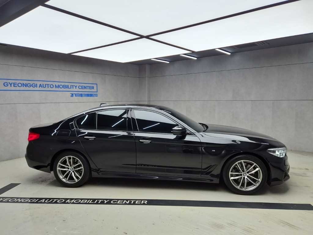 BMW 5시리즈 5시리즈 (G30) 520d M 스포츠 플러스 이미지 2