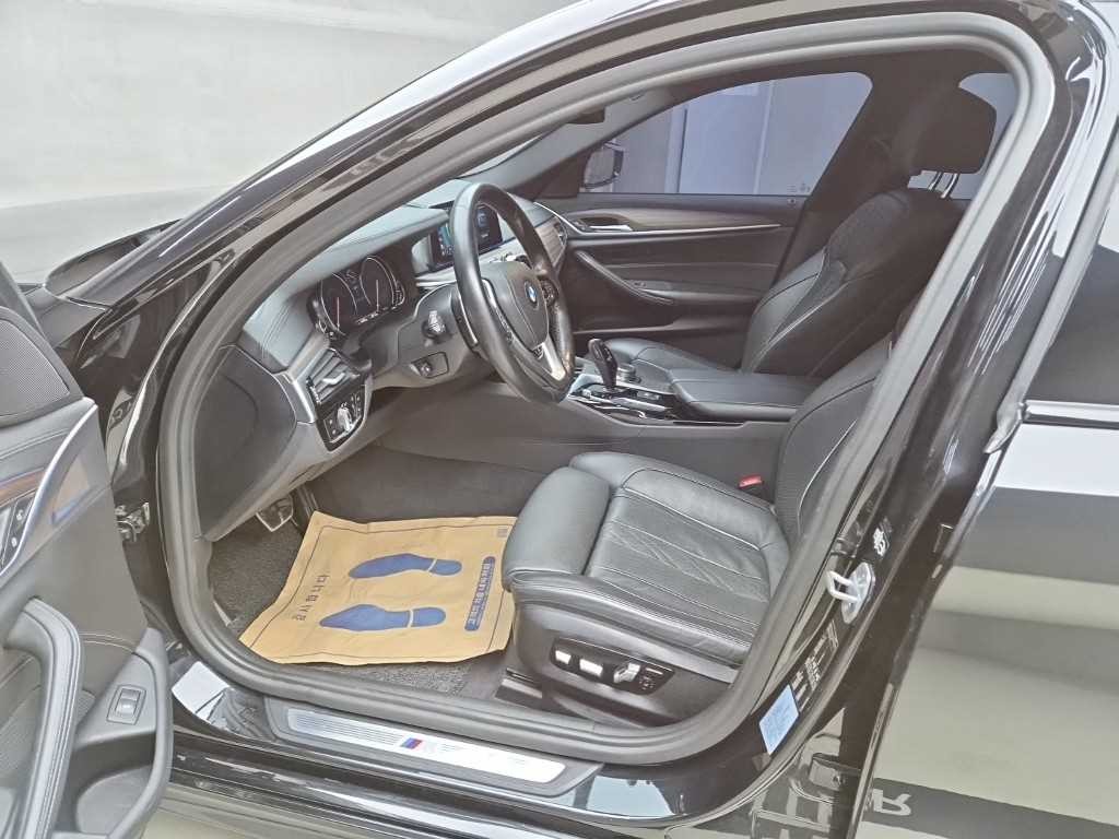 BMW 5시리즈 5시리즈 (G30) 520d M 스포츠 플러스 이미지 5