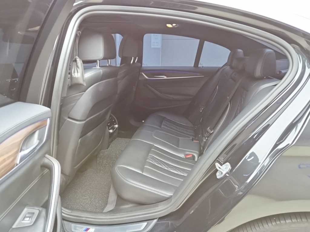 BMW 5시리즈 5시리즈 (G30) 520d M 스포츠 플러스 이미지 6