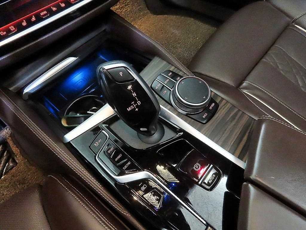 BMW 5시리즈 5시리즈 (G30) 530e 럭셔리 이미지 12