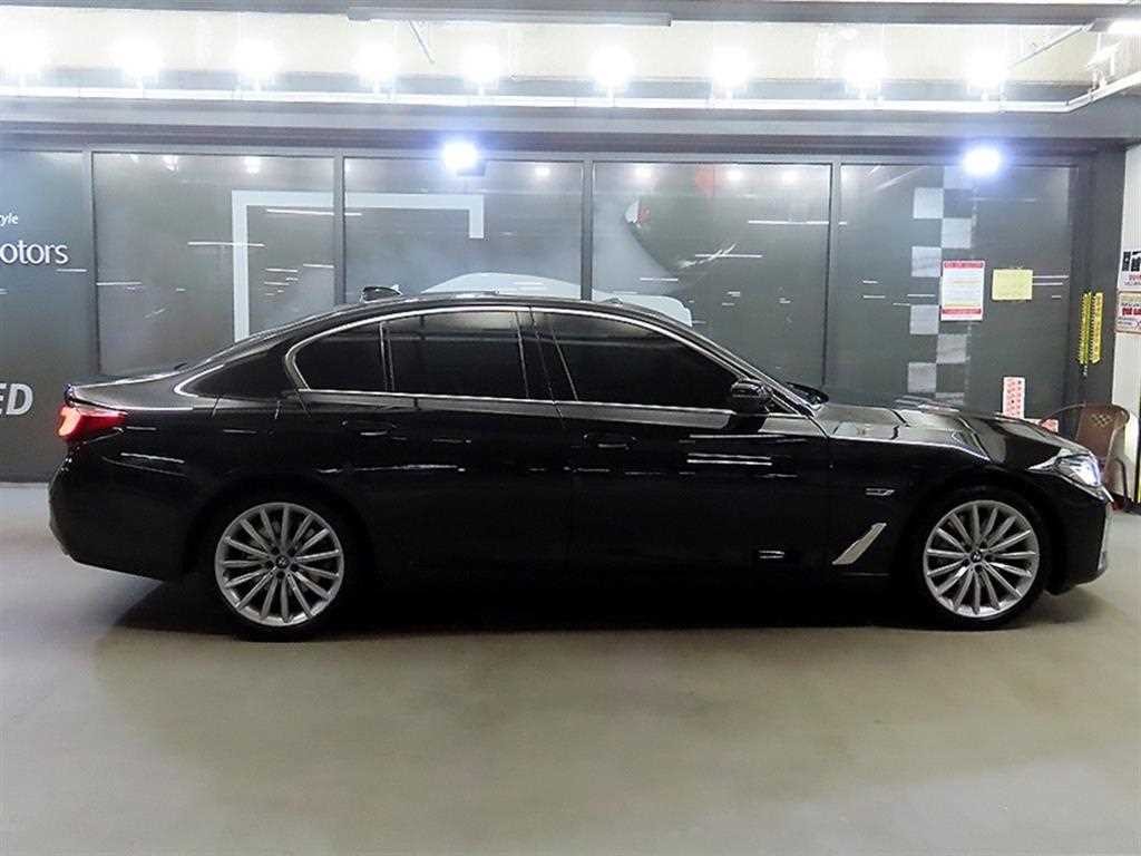BMW 5시리즈 5시리즈 (G30) 530e 럭셔리 이미지 3