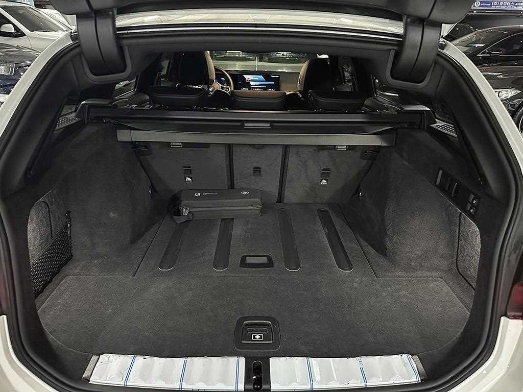 BMW 3시리즈 3시리즈 (G20) 320i 투어링 M 스포츠 이미지 5