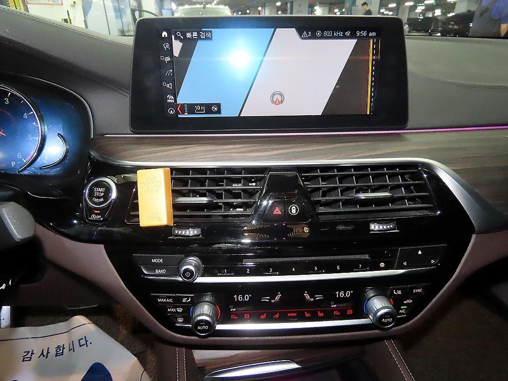 BMW 5시리즈 5시리즈 (G30) 520d xDrive M 스포츠 플러스 이미지 11
