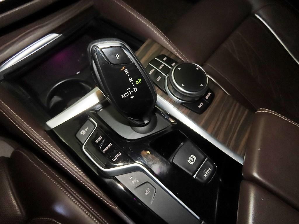 BMW 5시리즈 5시리즈 (G30) 520d xDrive M 스포츠 플러스 이미지 12