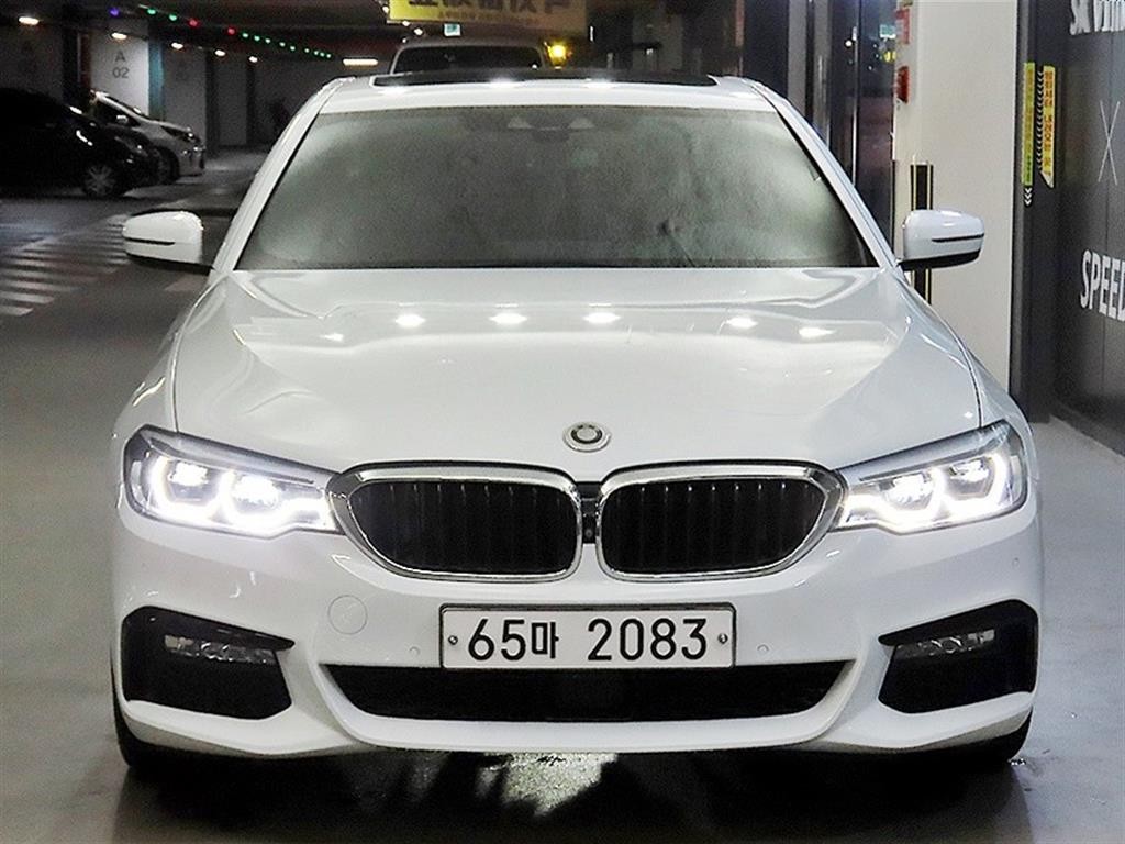 BMW 5시리즈 5시리즈 (G30) 520d xDrive M 스포츠 플러스 이미지 2