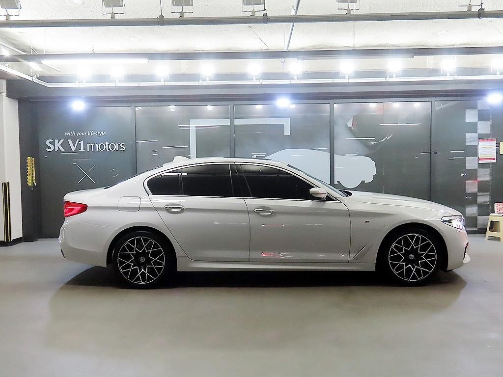 BMW 5시리즈 5시리즈 (G30) 520d xDrive M 스포츠 플러스 이미지 3