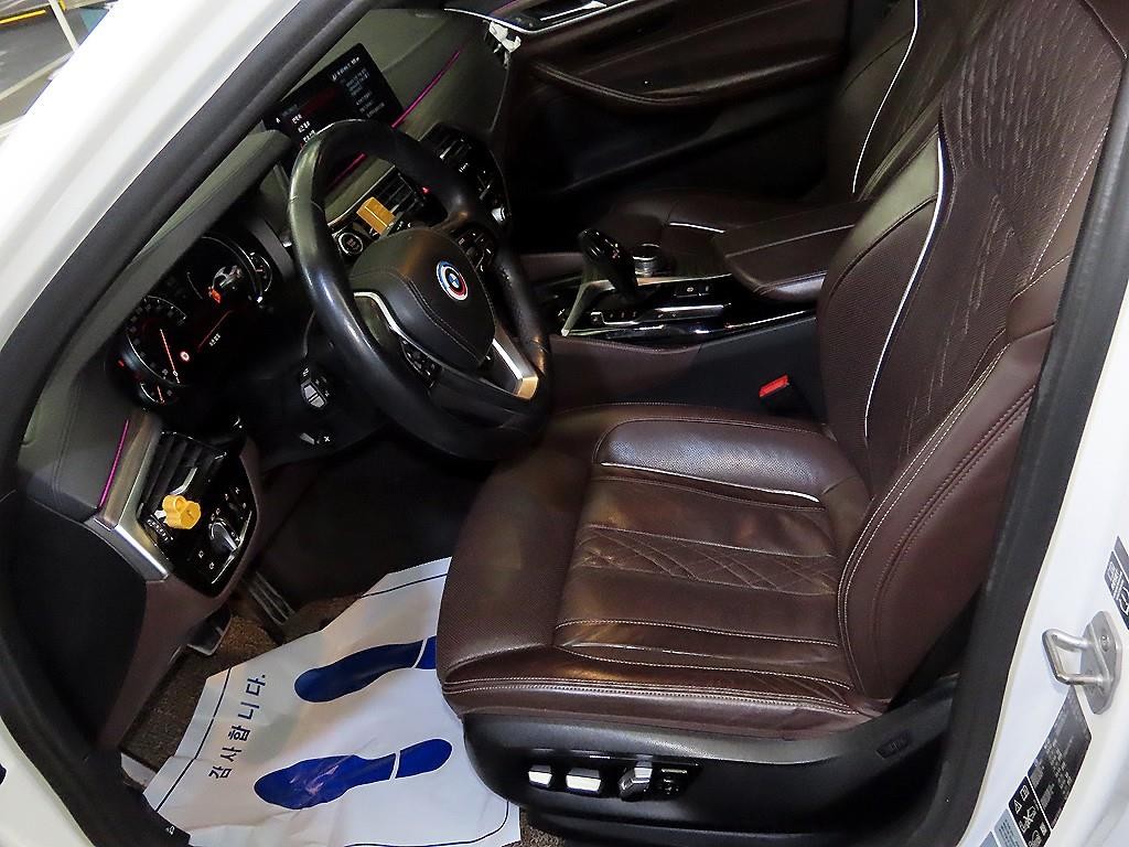 BMW 5시리즈 5시리즈 (G30) 520d xDrive M 스포츠 플러스 이미지 6