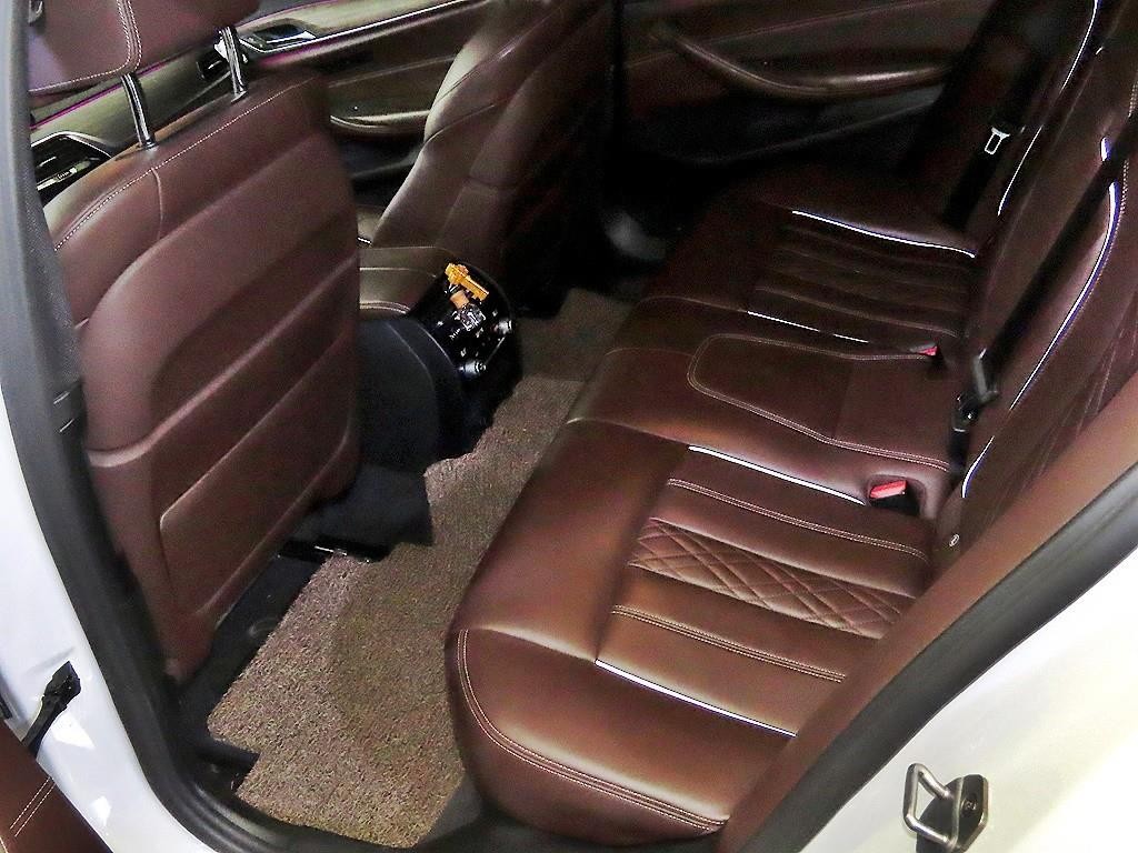 BMW 5시리즈 5시리즈 (G30) 520d xDrive M 스포츠 플러스 이미지 7