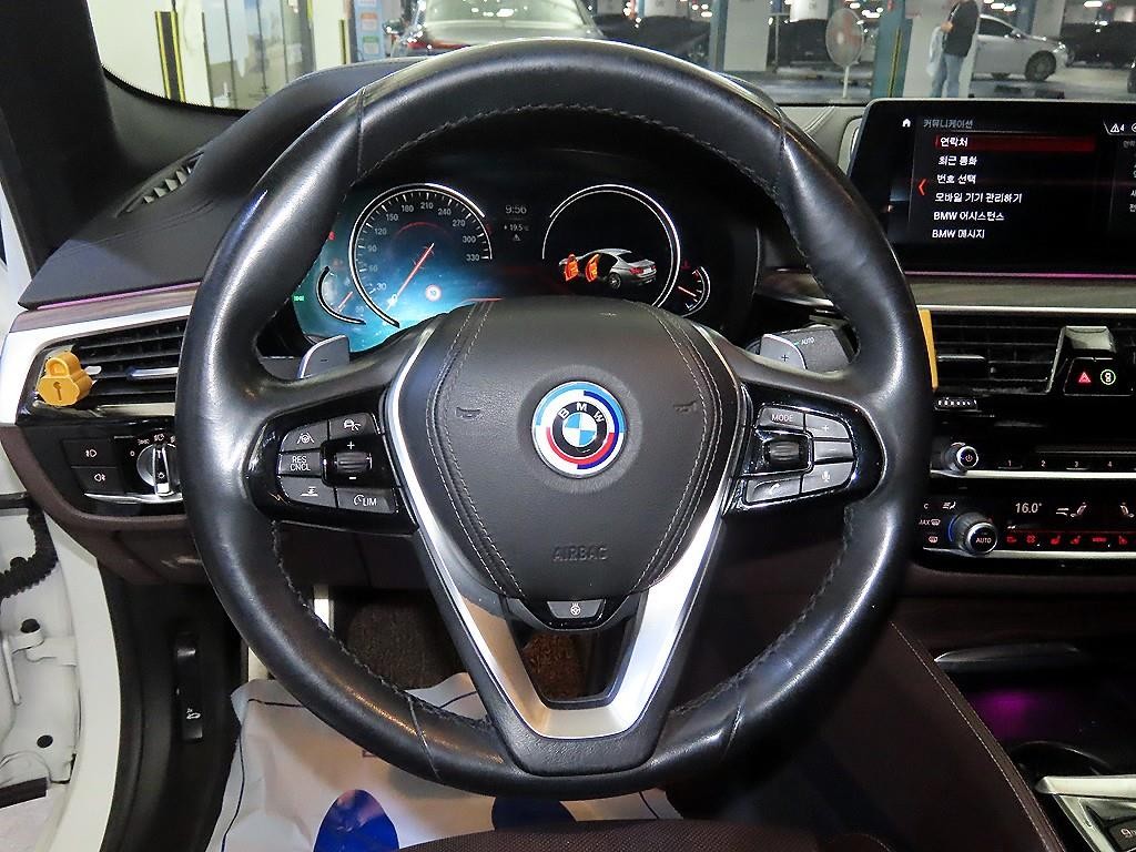 BMW 5시리즈 5시리즈 (G30) 520d xDrive M 스포츠 플러스 이미지 8