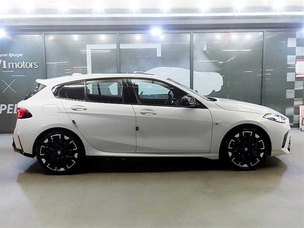 BMW 1시리즈 1시리즈 (F52) M135 xDrive 이미지 3