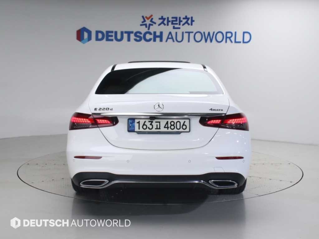 벤츠 E 클래스 E-클래스 W213 E220d 4MATIC AMG라인 이미지 4