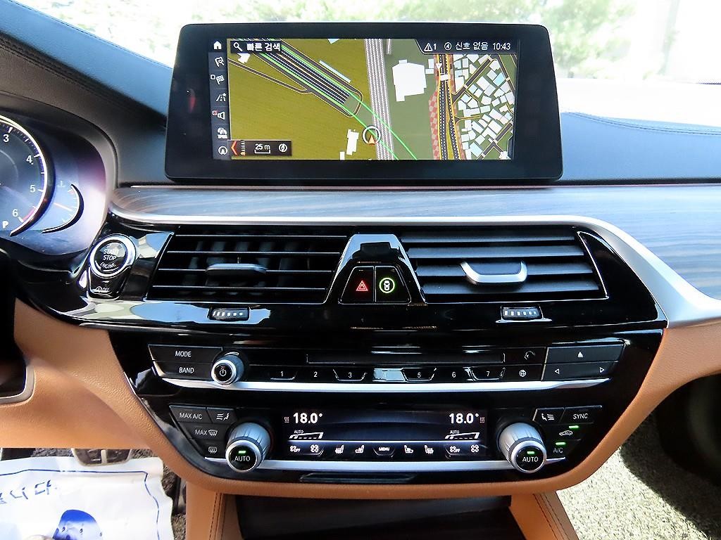 BMW 5시리즈 5시리즈 (G30) 520d xDrive M 스포츠 플러스 이미지 13