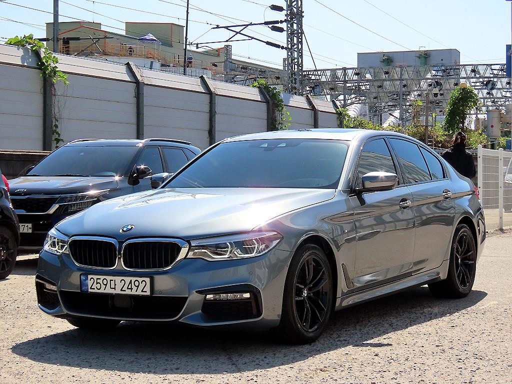 BMW 5시리즈 5시리즈 (G30) 520d xDrive M 스포츠 플러스 이미지 2
