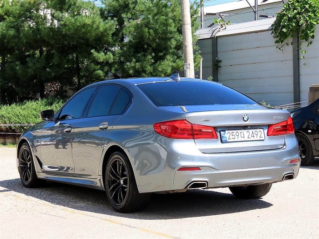 BMW 5시리즈 5시리즈 (G30) 520d xDrive M 스포츠 플러스 이미지 3