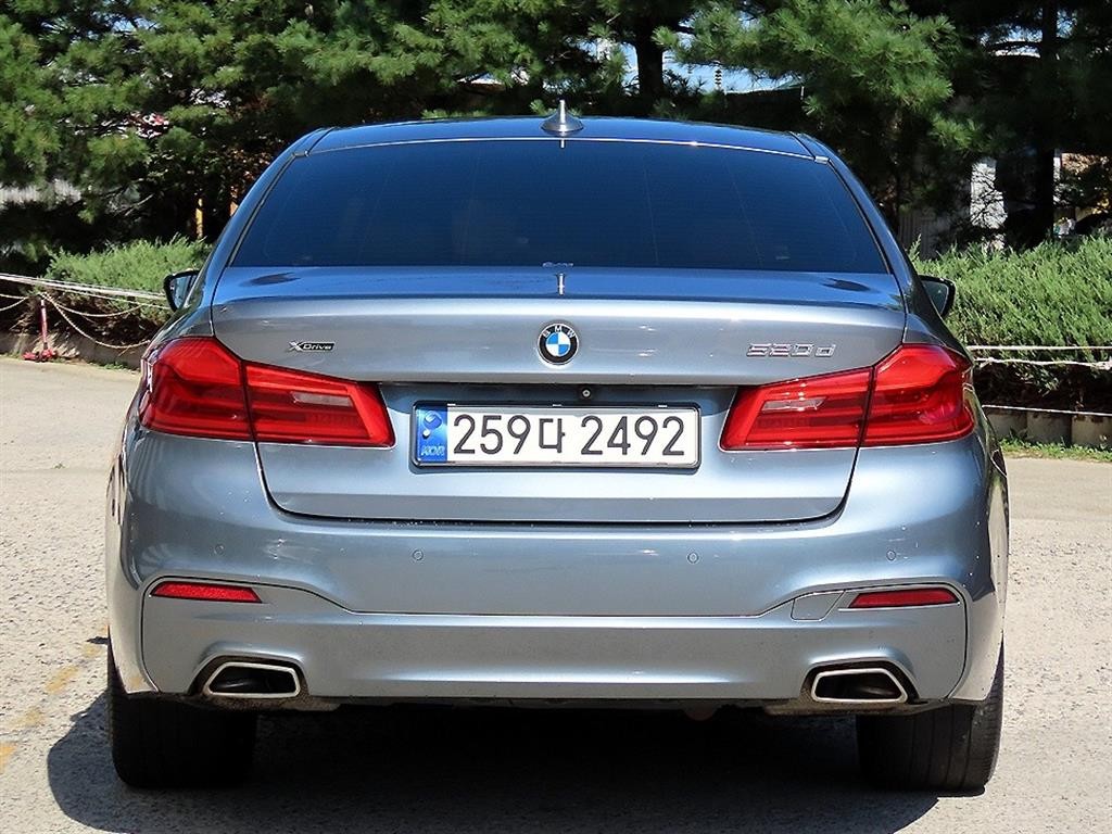 BMW 5시리즈 5시리즈 (G30) 520d xDrive M 스포츠 플러스 이미지 4