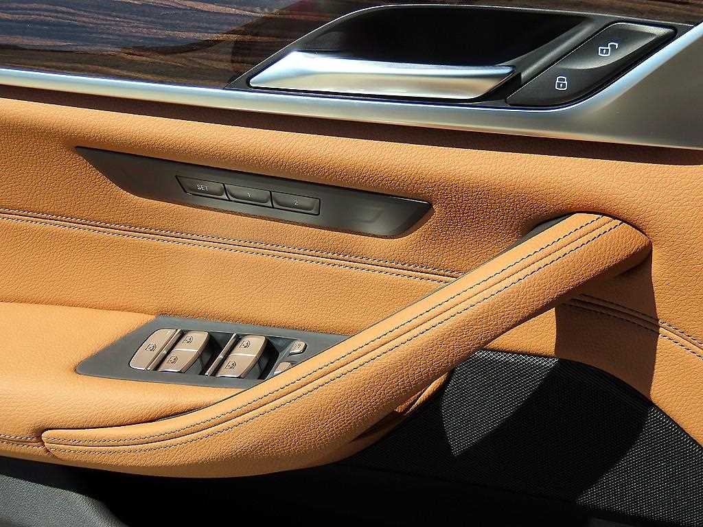 BMW 5시리즈 5시리즈 (G30) 520i M 스포츠 이미지 12