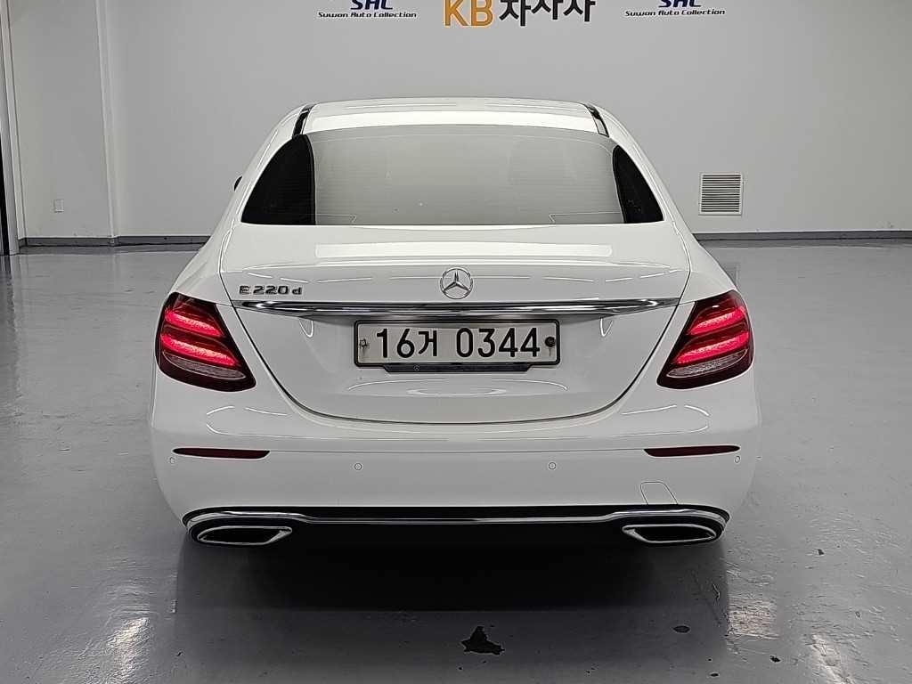 벤츠 E 클래스 E-클래스 W213 E220d 익스클루시브 이미지 3