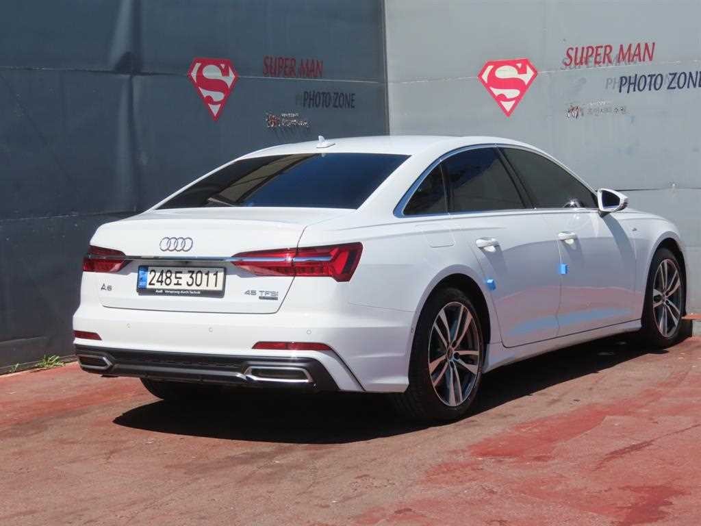 아우디 A6 A6 (C8) 45 TFSI 콰트로 프리미엄 이미지 3