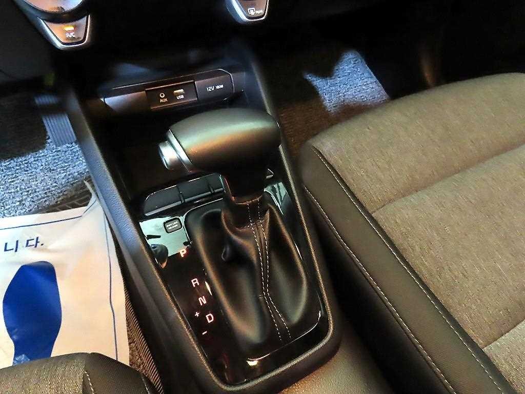 기아 스토닉 가솔린 1.4 디럭스 이미지 12