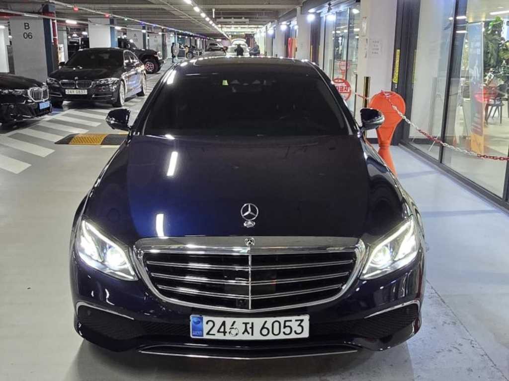 벤츠 E 클래스 E-클래스 W213 E300 4MATIC 익스클루시브 이미지 1